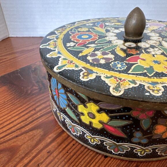 Vintage 1975 Daher Black Floral Series Embossed Biscuit Tin Made in England - Picture 1 of 13